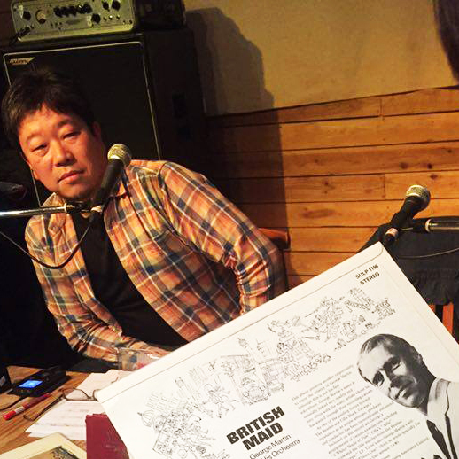 �u���֘A�摜�F�M�d�ȉ����Ǝ����ŐU��Ԃ郌�b�h�E�c�F�b�y�����̉��y�Ƃ��̖���