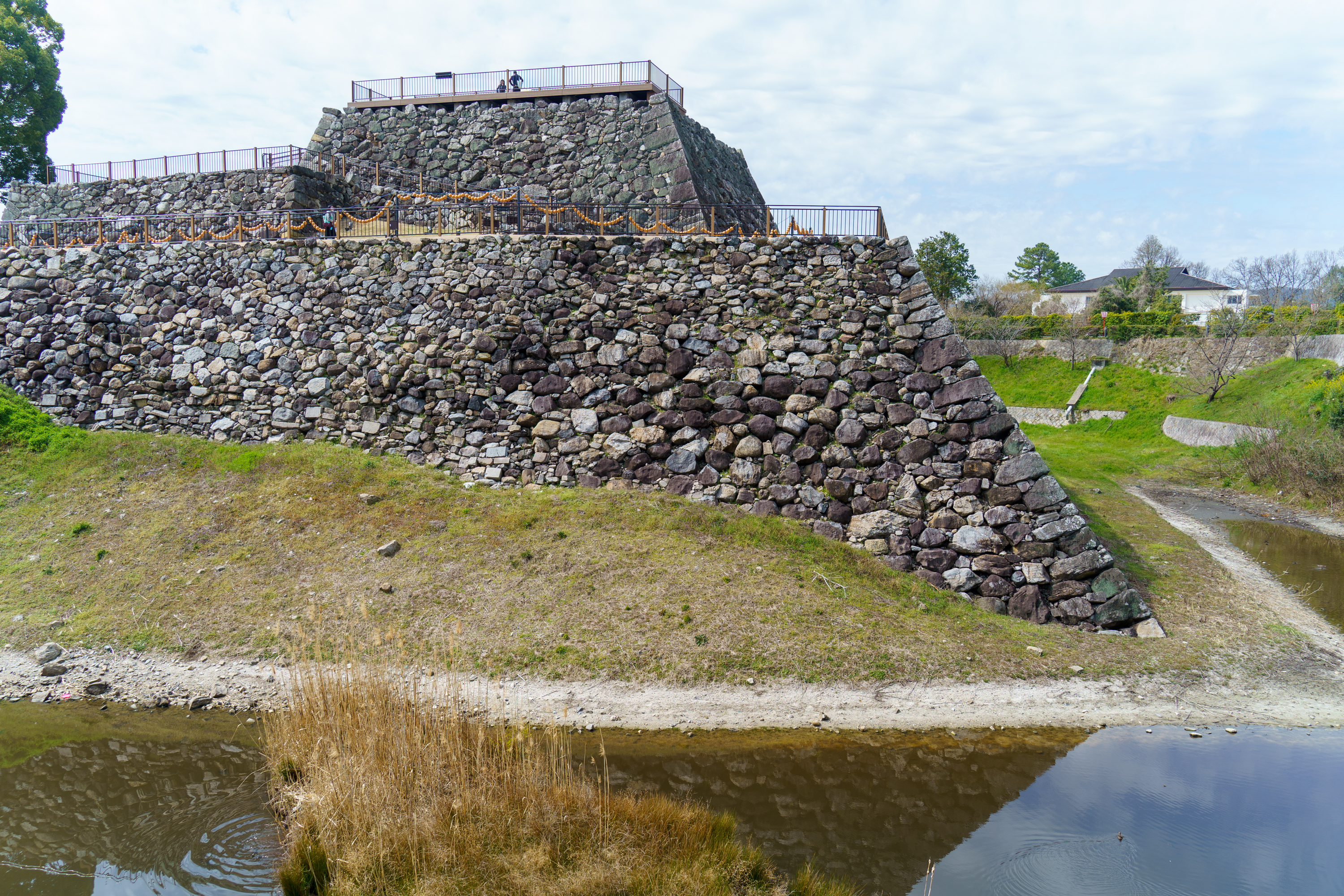 �u���֘A�摜�F�L�b�Z��̏�Ə鉺��