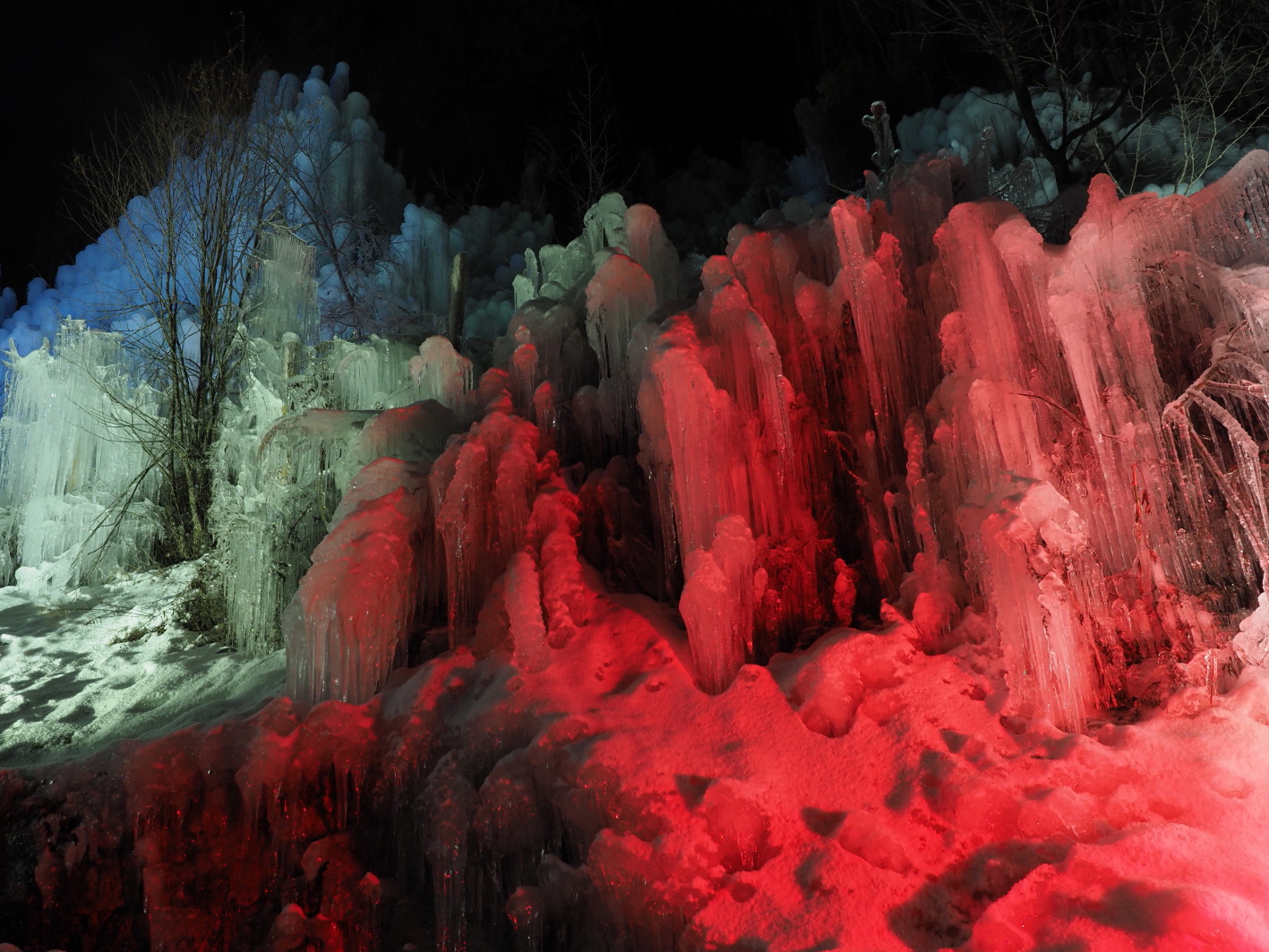 �u���֘A�摜�F���͂���ʐ^���̃R�c