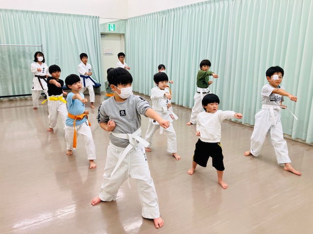 講座関連画像：こども空手・木曜（年中～中学生）