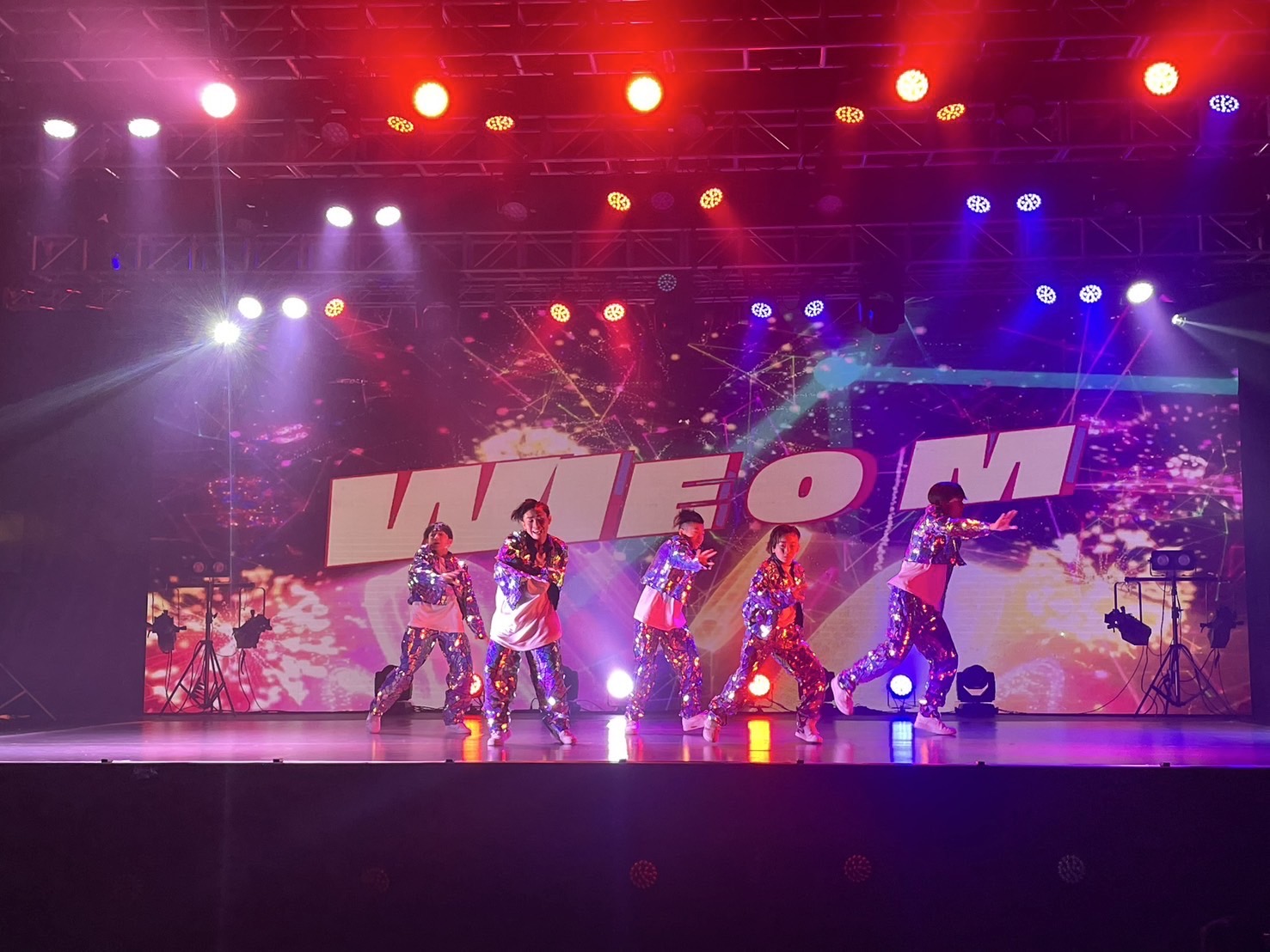 �u���֘A�摜�FK-POP�_���X���� 18:00�N���X