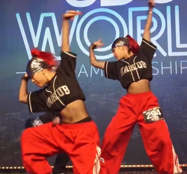 �u���֘A�摜�FK-POP�_���X���� 18:00�N���X