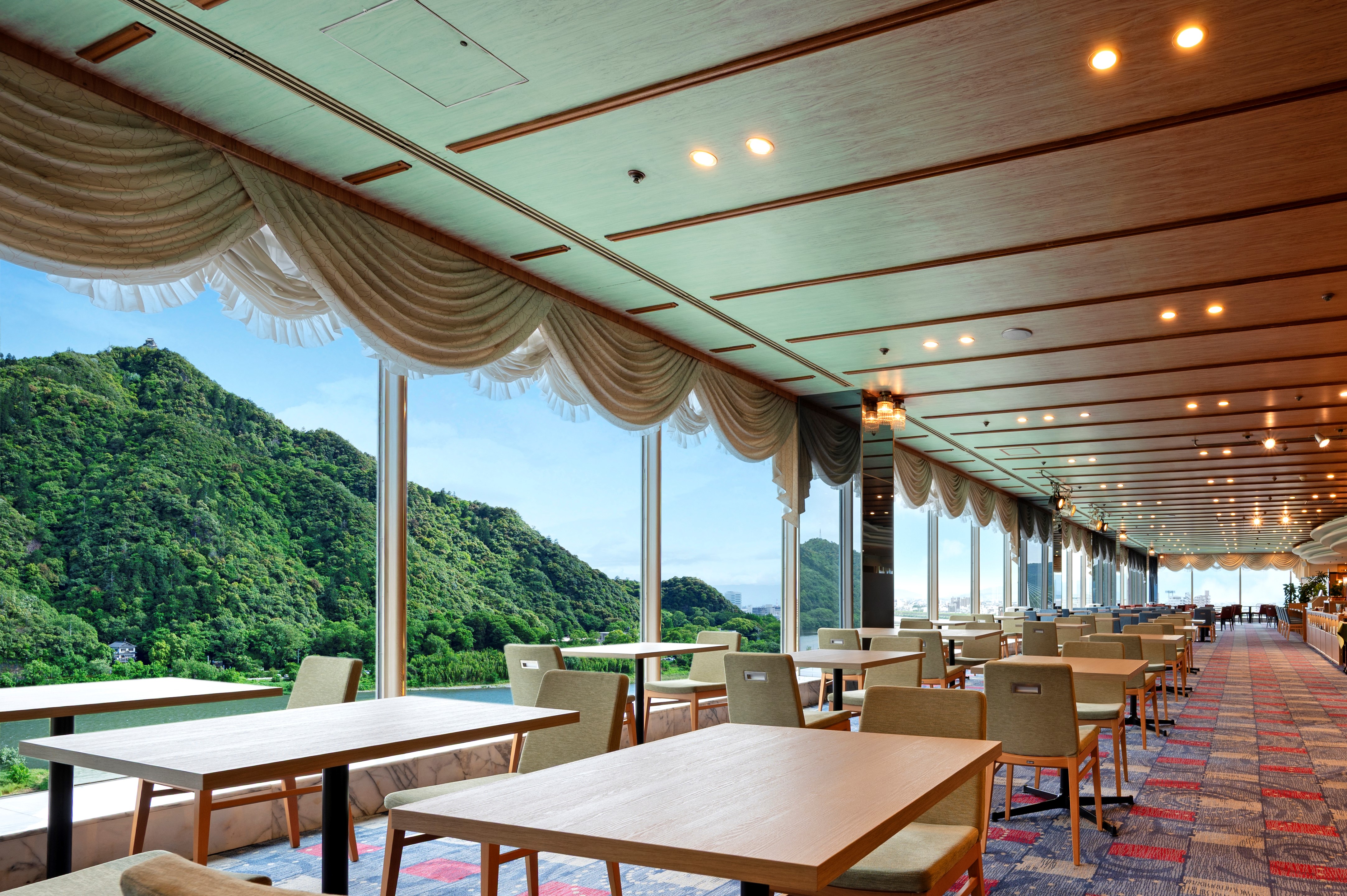 �u���֘A�摜�F�򕌂̘V�ܗ����E���X���y���މ�