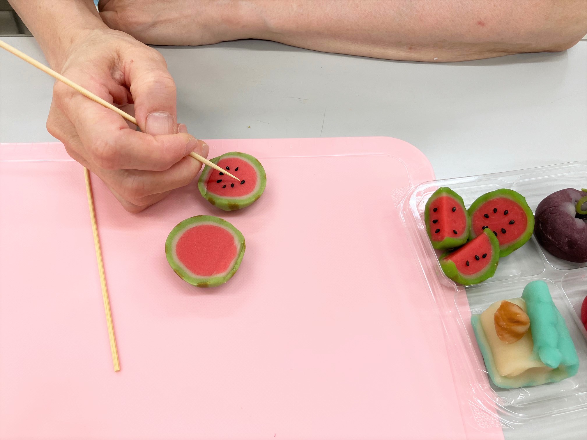 講座関連画像：和菓子の練り切り